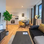 Apartamento Modern, Komplett Saniert, In Zentraler Citylage Beim Kennedyplatz, Voll Ausgestatte Kueche, Offener Wohn- Und Essbereich, Helle Raeume *