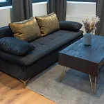 Lejlighed Modern, Komplett Saniert, In Zentraler Citylage Beim Kennedyplatz, Voll Ausgestatte Kueche, Offener Wohn- Und Essbereich, Helle Raeume Essen