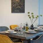 Modern, Komplett Saniert, In Zentraler Citylage Beim Kennedyplatz, Voll Ausgestatte Kueche, Offener Wohn- Und Essbereich, Helle Raeume Essen