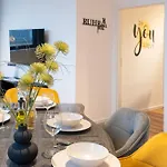 Modern, Komplett Saniert, In Zentraler Citylage Beim Kennedyplatz, Voll Ausgestatte Kueche, Offener Wohn- Und Essbereich, Helle Raeume Apartamento