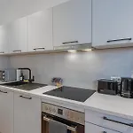 Modern, Komplett Saniert, In Zentraler Citylage Beim Kennedyplatz, Voll Ausgestatte Kueche, Offener Wohn- Und Essbereich, Helle Raeume Apartamento *