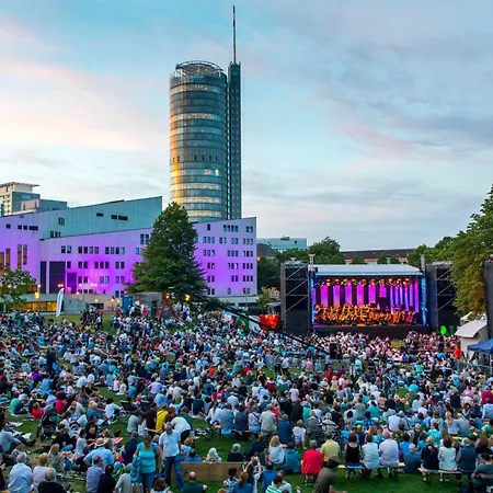 דירה Modern, Komplett Saniert, In Zentraler Citylage Beim Kennedyplatz, Voll Ausgestatte Kueche, Offener Wohn- Und Essbereich, Helle Raeume אסן