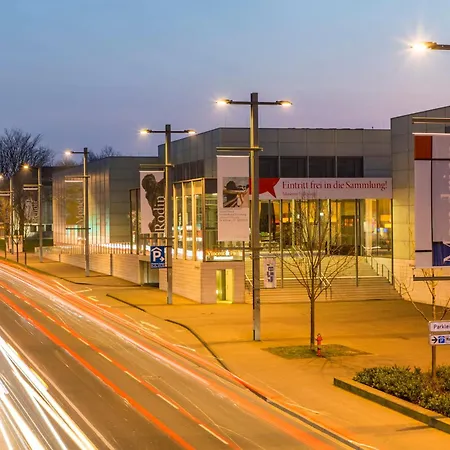 Modern, Komplett Saniert, In Zentraler Citylage Beim Kennedyplatz, Voll Ausgestatte Kueche, Offener Wohn- Und Essbereich, Helle Raeume Apartman