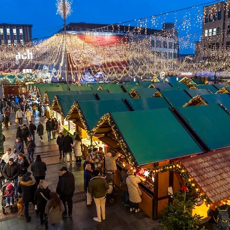 Modern, Komplett Saniert, In Zentraler Citylage Beim Kennedyplatz, Voll Ausgestatte Kueche, Offener Wohn- Und Essbereich, Helle Raeume Apartman Essen