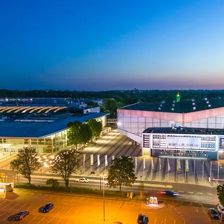 Apartman Modern, Komplett Saniert, In Zentraler Citylage Beim Kennedyplatz, Voll Ausgestatte Kueche, Offener Wohn- Und Essbereich, Helle Raeume