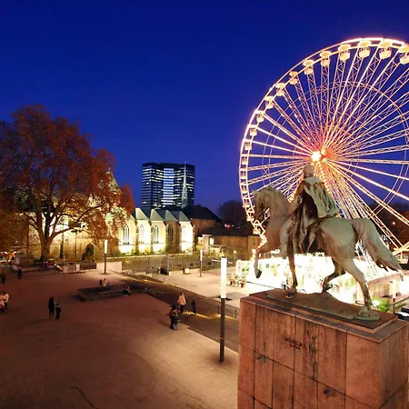 דירה Modern, Komplett Saniert, In Zentraler Citylage Beim Kennedyplatz, Voll Ausgestatte Kueche, Offener Wohn- Und Essbereich, Helle Raeume *