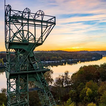 Modern, Komplett Saniert, In Zentraler Citylage Beim Kennedyplatz, Voll Ausgestatte Kueche, Offener Wohn- Und Essbereich, Helle Raeume דירה אסן