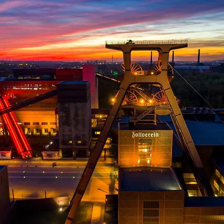 Modern, Komplett Saniert, In Zentraler Citylage Beim Kennedyplatz, Voll Ausgestatte Kueche, Offener Wohn- Und Essbereich, Helle Raeume Apartman Essen