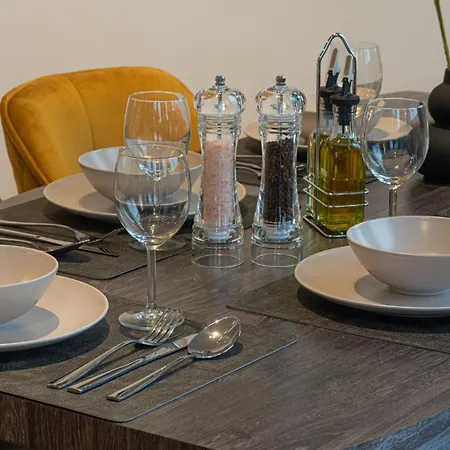 Modern, Komplett Saniert, In Zentraler Citylage Beim Kennedyplatz, Voll Ausgestatte Kueche, Offener Wohn- Und Essbereich, Helle Raeume Essen