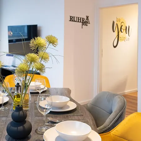 Modern, Komplett Saniert, In Zentraler Citylage Beim Kennedyplatz, Voll Ausgestatte Kueche, Offener Wohn- Und Essbereich, Helle Raeume Apartmán
