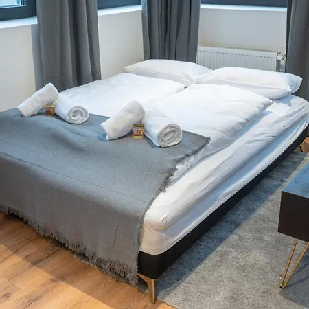 Apartmán Modern, Komplett Saniert, In Zentraler Citylage Beim Kennedyplatz, Voll Ausgestatte Kueche, Offener Wohn- Und Essbereich, Helle Raeume Essen