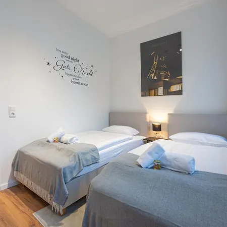 Apartmán Modern, Komplett Saniert, In Zentraler Citylage Beim Kennedyplatz, Voll Ausgestatte Kueche, Offener Wohn- Und Essbereich, Helle Raeume