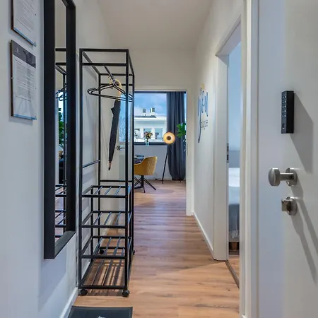 Modern, Komplett Saniert, In Zentraler Citylage Beim Kennedyplatz, Voll Ausgestatte Kueche, Offener Wohn- Und Essbereich, Helle Raeume *