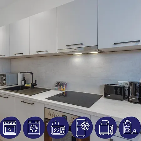 Apartmán Modern, Komplett Saniert, In Zentraler Citylage Beim Kennedyplatz, Voll Ausgestatte Kueche, Offener Wohn- Und Essbereich, Helle Raeume *