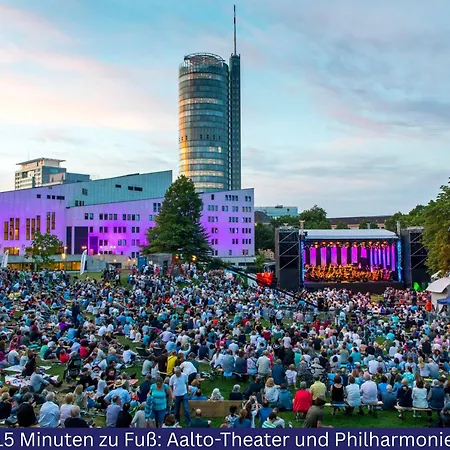 Modern, Komplett Saniert, In Zentraler Citylage Beim Kennedyplatz, Voll Ausgestatte Kueche, Offener Wohn- Und Essbereich, Helle Raeume Apartament *