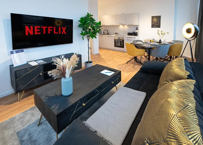 Apartament Modern, Komplett Saniert, In Zentraler Citylage Beim Kennedyplatz, Voll Ausgestatte Kueche, Offener Wohn- Und Essbereich, Helle Raeume *