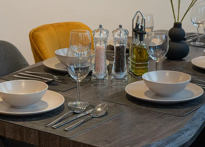 Modern, Komplett Saniert, In Zentraler Citylage Beim Kennedyplatz, Voll Ausgestatte Kueche, Offener Wohn- Und Essbereich, Helle Raeume Essen