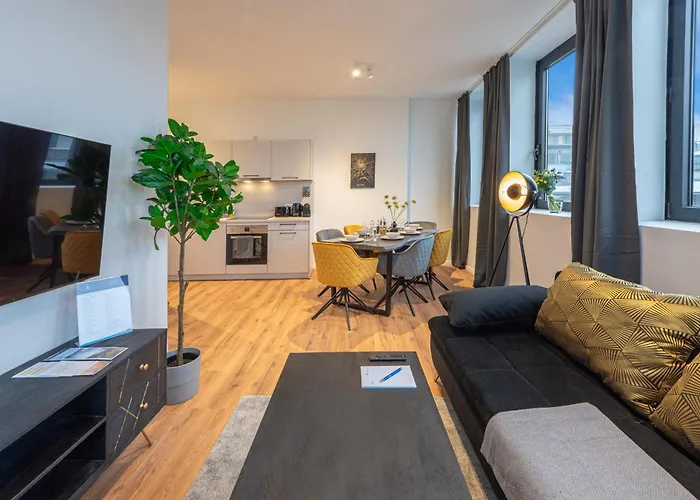 Apartament Modern, Komplett Saniert, In Zentraler Citylage Beim Kennedyplatz, Voll Ausgestatte Kueche, Offener Wohn- Und Essbereich, Helle Raeume *