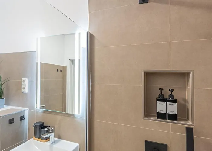 Modern, Komplett Saniert, In Zentraler Citylage Beim Kennedyplatz, Voll Ausgestatte Kueche, Offener Wohn- Und Essbereich, Helle Raeume *