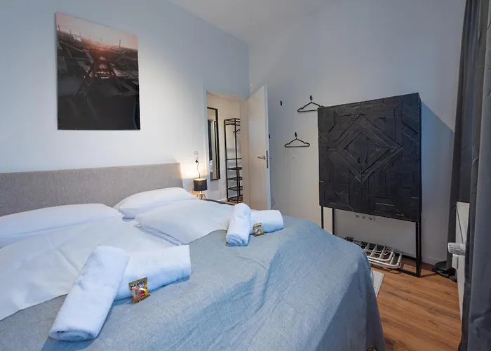 Lejlighed Modern, Komplett Saniert, In Zentraler Citylage Beim Kennedyplatz, Voll Ausgestatte Kueche, Offener Wohn- Und Essbereich, Helle Raeume