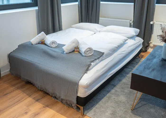 Lejlighed Modern, Komplett Saniert, In Zentraler Citylage Beim Kennedyplatz, Voll Ausgestatte Kueche, Offener Wohn- Und Essbereich, Helle Raeume Essen