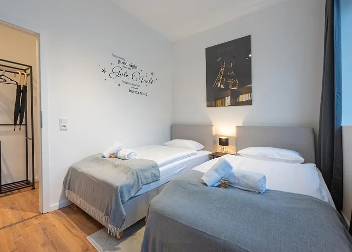 Apartament Modern, Komplett Saniert, In Zentraler Citylage Beim Kennedyplatz, Voll Ausgestatte Kueche, Offener Wohn- Und Essbereich, Helle Raeume