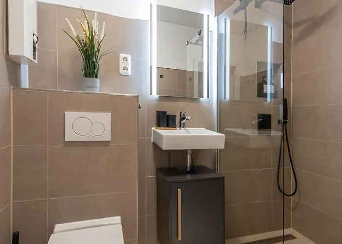 Modern, Komplett Saniert, In Zentraler Citylage Beim Kennedyplatz, Voll Ausgestatte Kueche, Offener Wohn- Und Essbereich, Helle Raeume Essen