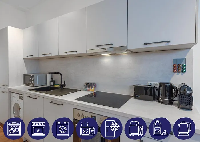 Apartament Modern, Komplett Saniert, In Zentraler Citylage Beim Kennedyplatz, Voll Ausgestatte Kueche, Offener Wohn- Und Essbereich, Helle Raeume *