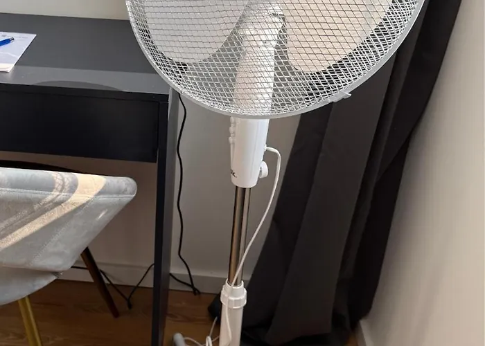 Modern, Komplett Saniert, In Zentraler Citylage Beim Kennedyplatz, Voll Ausgestatte Kueche, Offener Wohn- Und Essbereich, Helle Raeume Essen