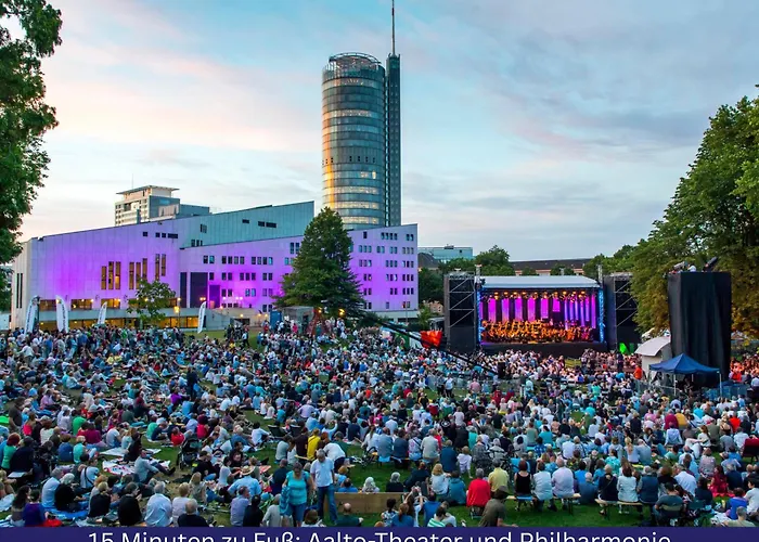 Modern, Komplett Saniert, In Zentraler Citylage Beim Kennedyplatz, Voll Ausgestatte Kueche, Offener Wohn- Und Essbereich, Helle Raeume Lejlighed *